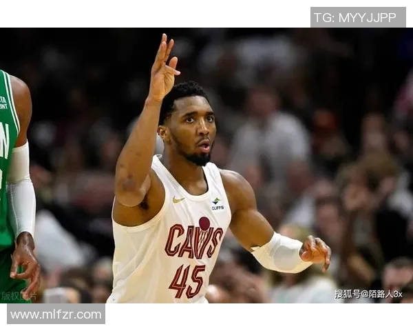 多诺万米切尔带领球队冲击季后赛展现超强个人能力与团队合作精神